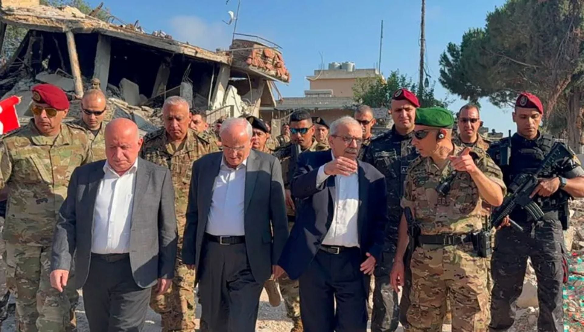 رئيس الحكومة يكرّس حضور الشرعية جنوباً... هل ينتظر بري رسالة ترامب عبر روبيو؟